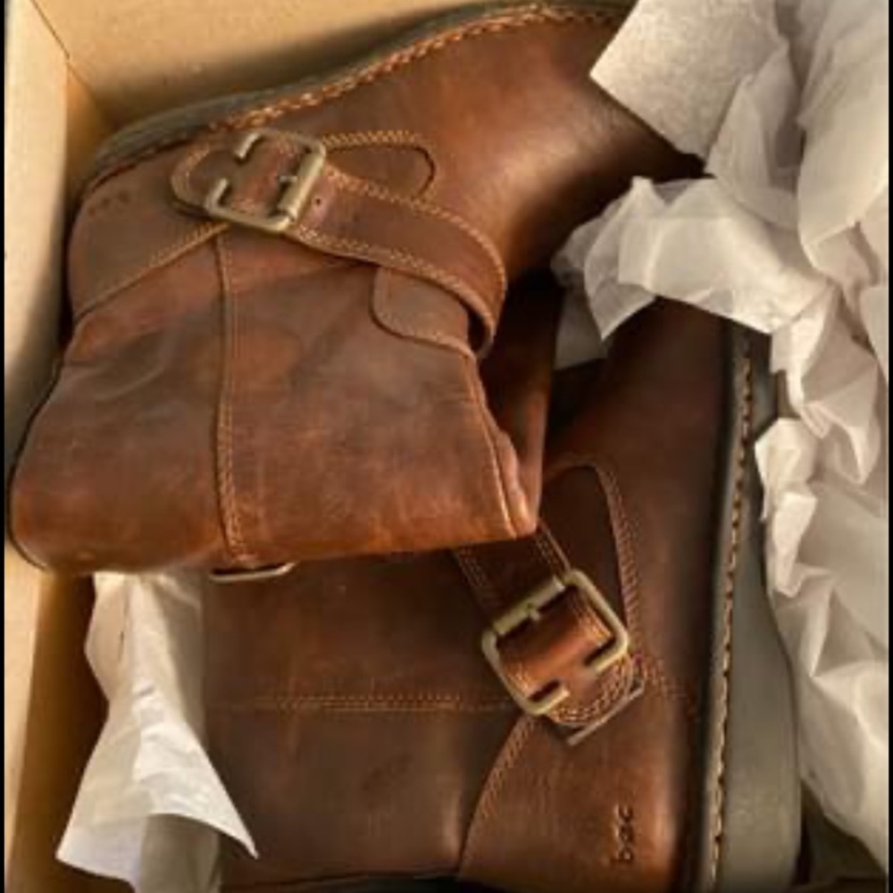 Boots - Picture 3 of 5